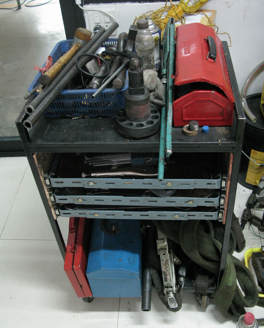 กล่องเครื่องมือแบบลิ้นชักทำเองจากเหล็กฉากรู หรือตู้เครื่องมือลิ้นชักทำเองจากเหล็กฉากรู Roll cab tool box from Slotted angles1
